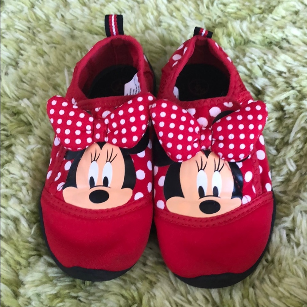 Minnie water shoes, size 9/10